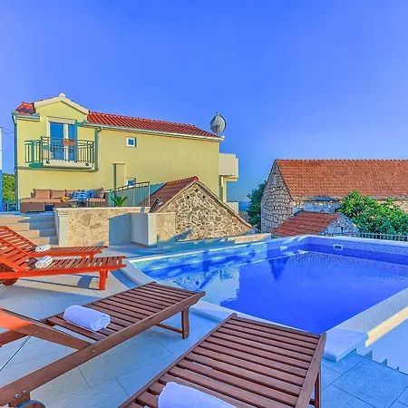 فيلة Heritage With Pool