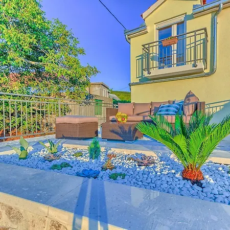 فيلة Heritage With Pool Gornje Utore