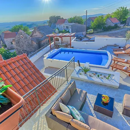 Heritage With Pool فيلة Gornje Utore